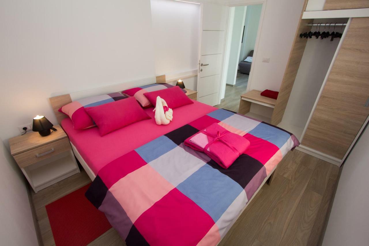Apartment Krista Tinjan Buitenkant foto